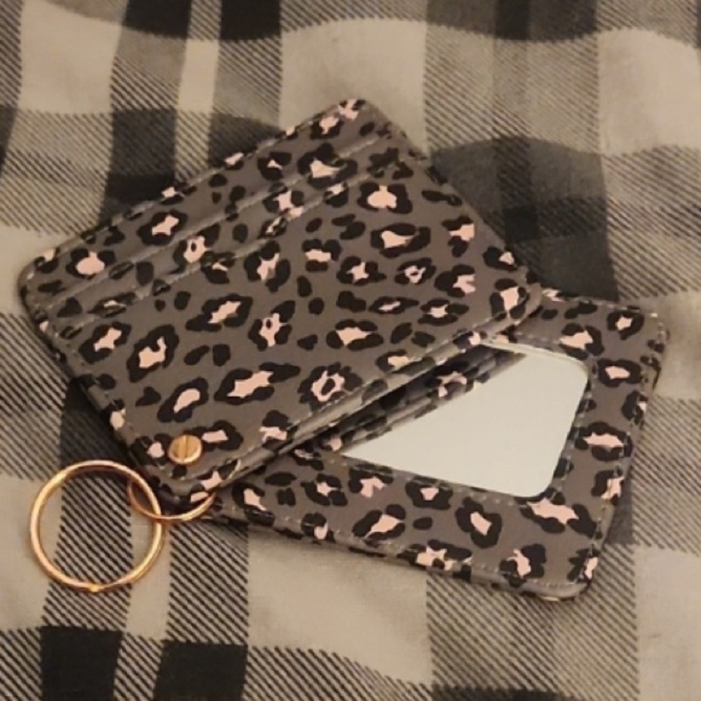 Card Holder with Keyring & Mirror | Colors: Leopard Print |
Condition: Like New